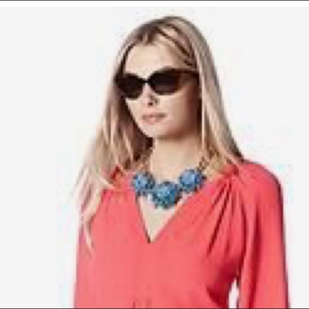 NWOT Banana Republic Blue Dahlia Burst Necklace - Picture 2 of 5